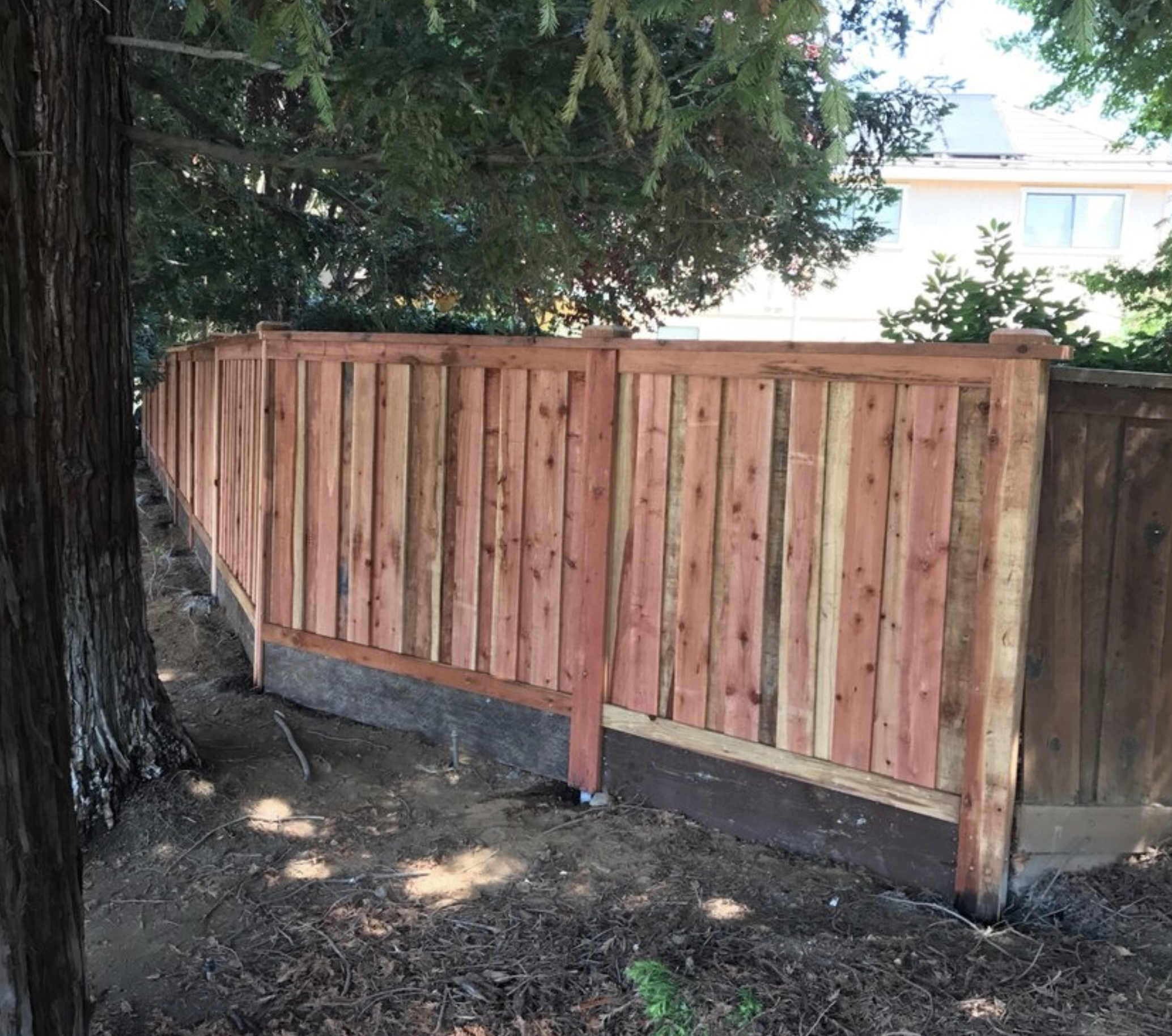 an image of Lakewood commercial fencing