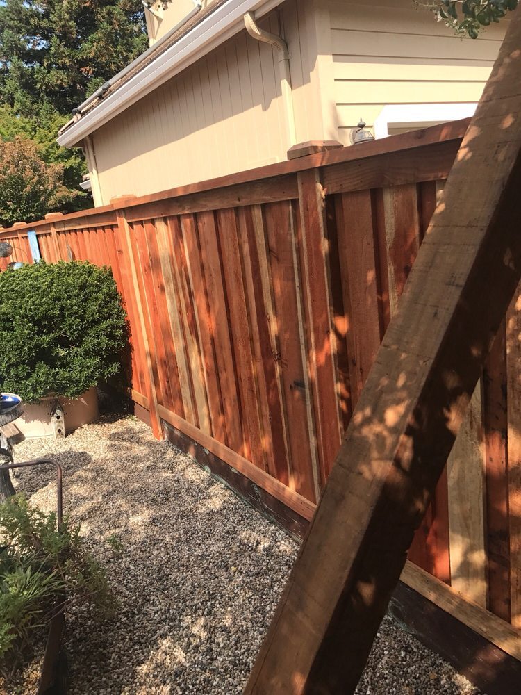 an image of Lakewood fence installation.