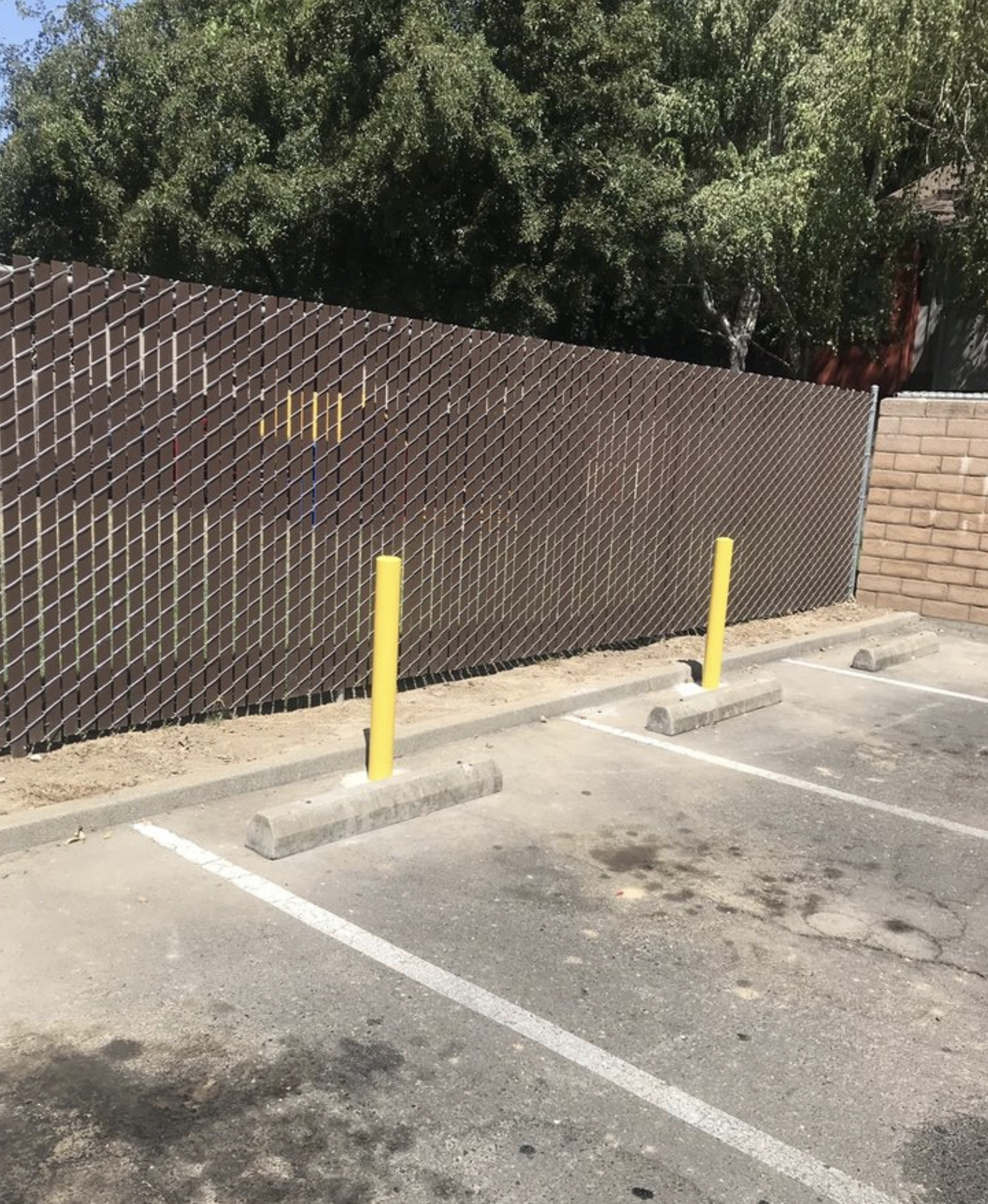 an image of Lakewood vinyl fence.